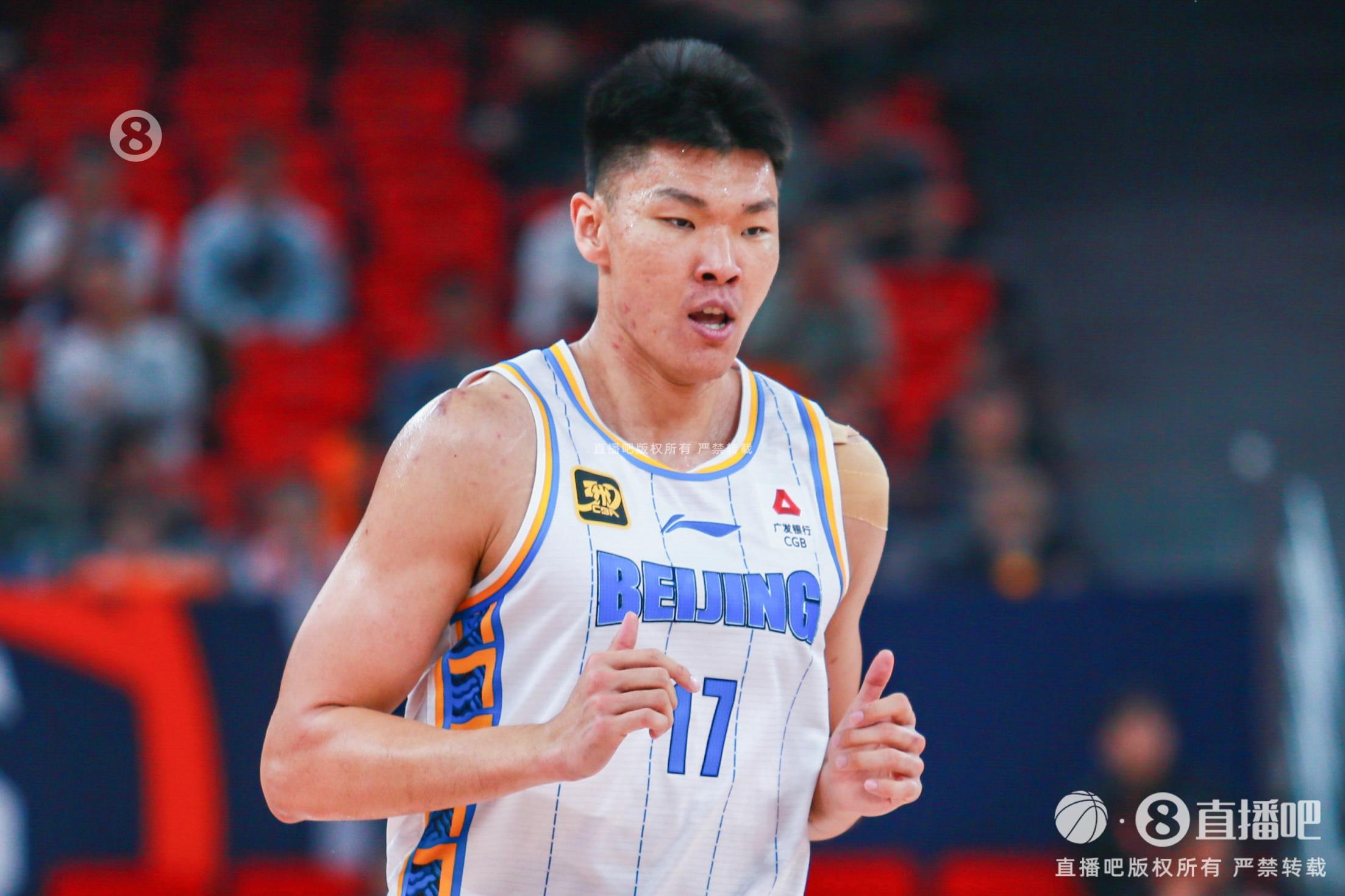 進(jìn)攻端把握機(jī)會(huì)不錯(cuò)！范子銘10投7中貢獻(xiàn)16分3助攻